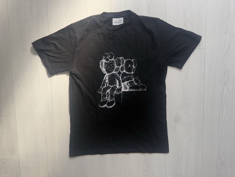 Продам футболки Uniqlo x Kaws