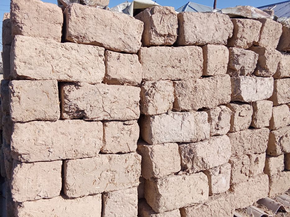 Продётся Саманный кирпич
