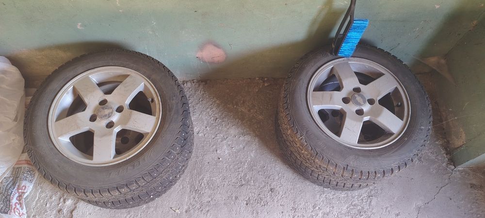 Продам шины с дисками R15/185/65