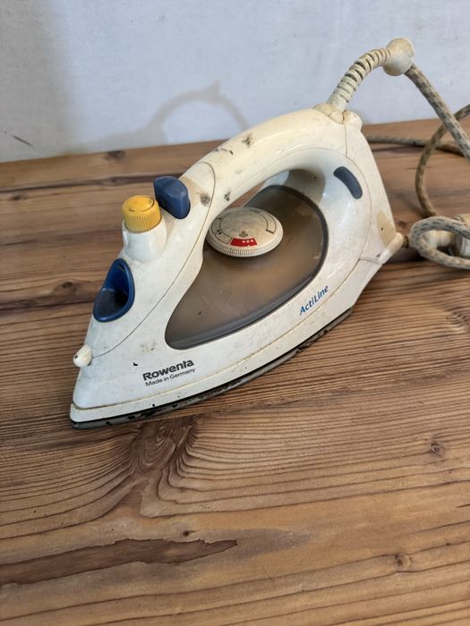 Утюг электрический Roventa.