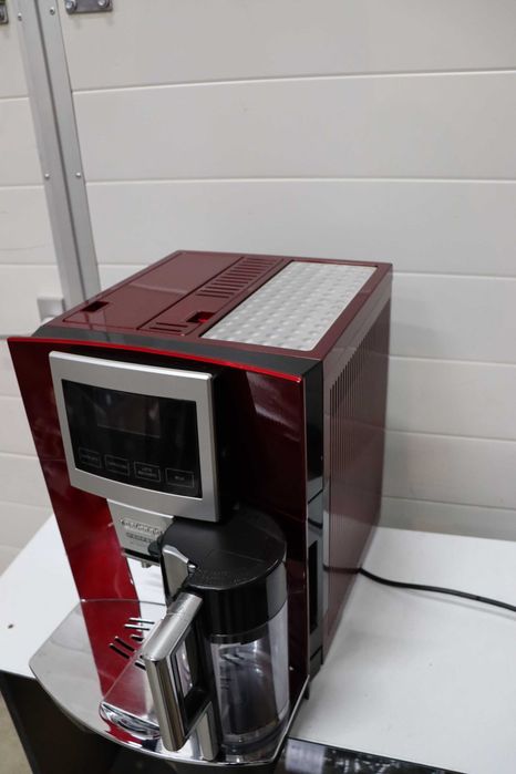 DeLonghi ESAM5708 автоматична машина за капучино, лате и еспресо