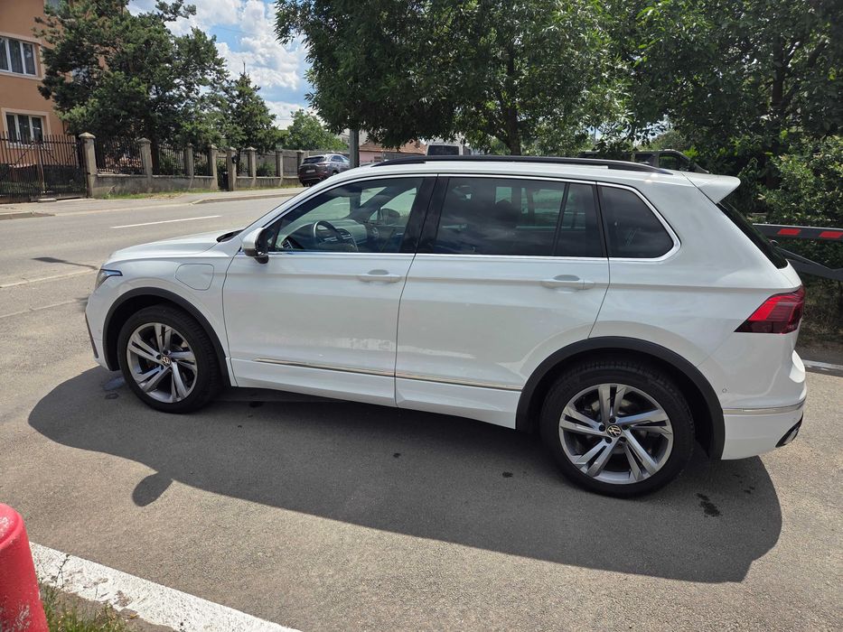 Volkswagen Tiguan R-line 1.4 e-hybrid 245cp an 2021 DSG virtualcockpit full extra pret 22900eu neg
