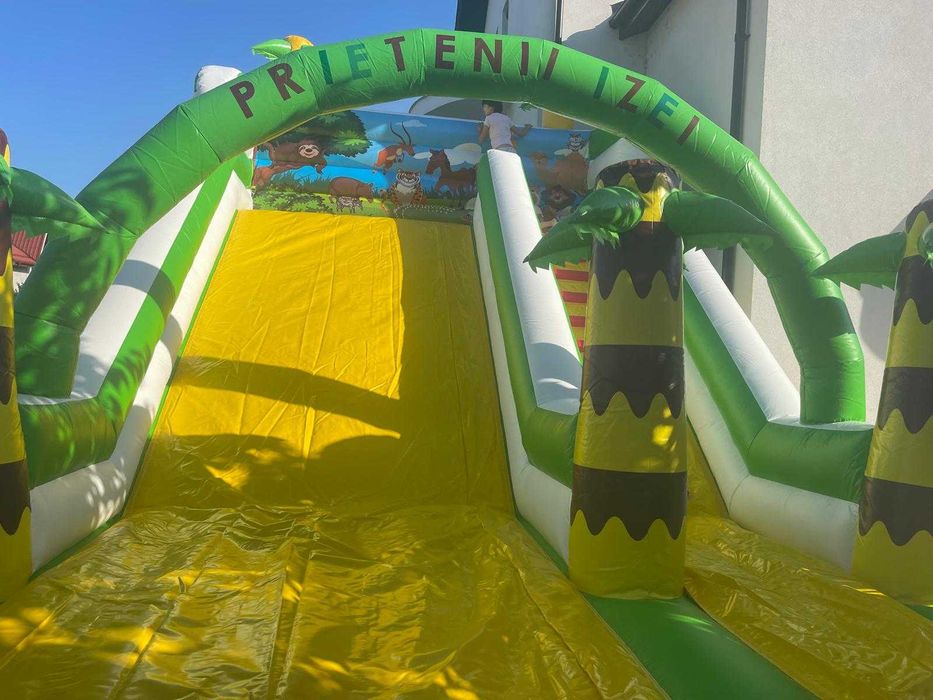 Inchiriem tobogan gonflabil Tema -Jungla, cu dimensiuni de 7mx5mx5m