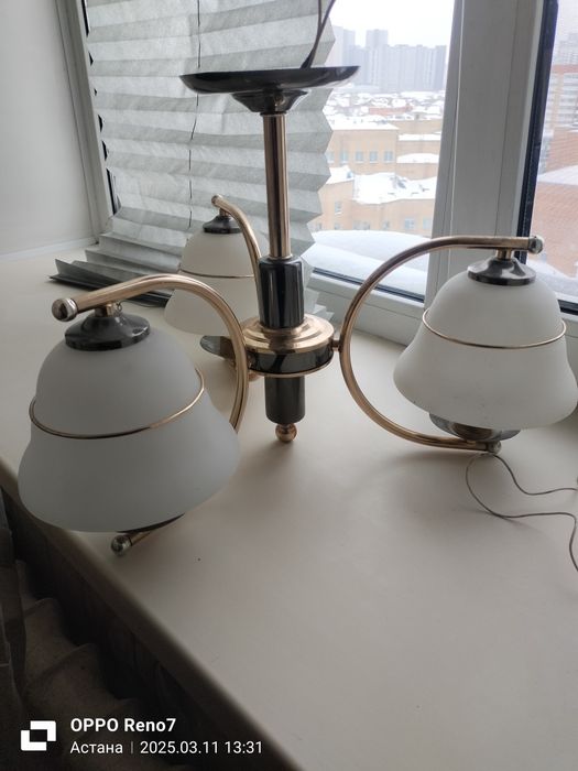 Трёх рожковые люстры