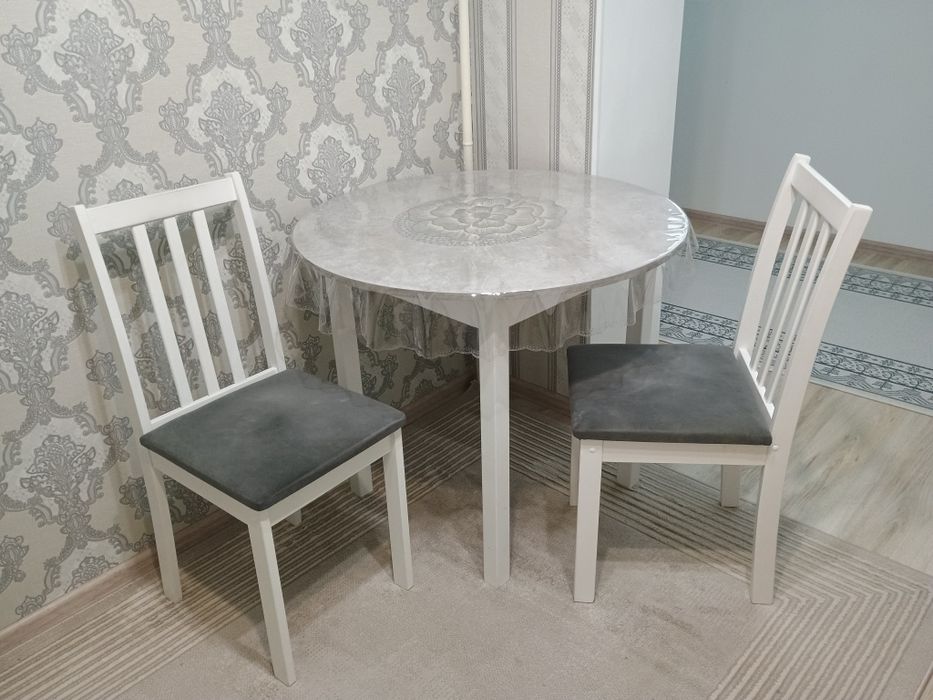 Стол со стульями