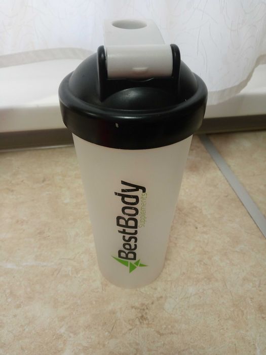 Продам шейкеры 2шт  для напитков и спорта.30 тыс за 2шт