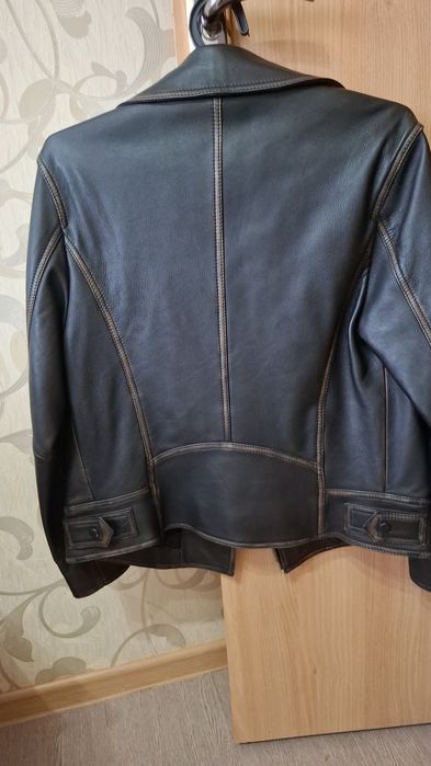 Продам кожаную куртку