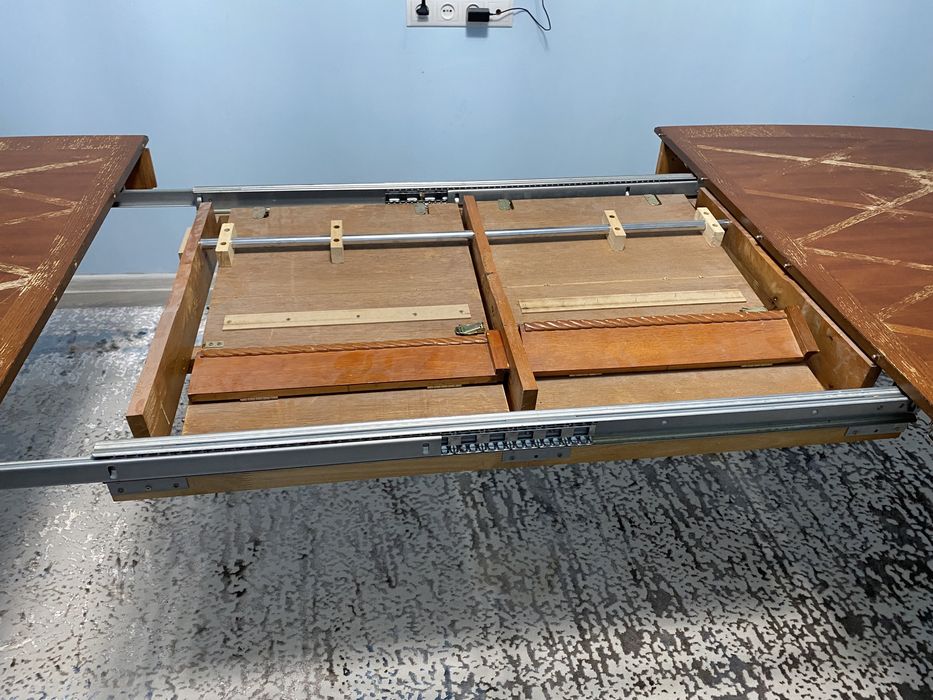 Стол для гостиной