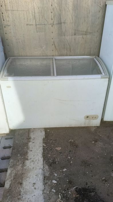 Мусорный бак или ящик.