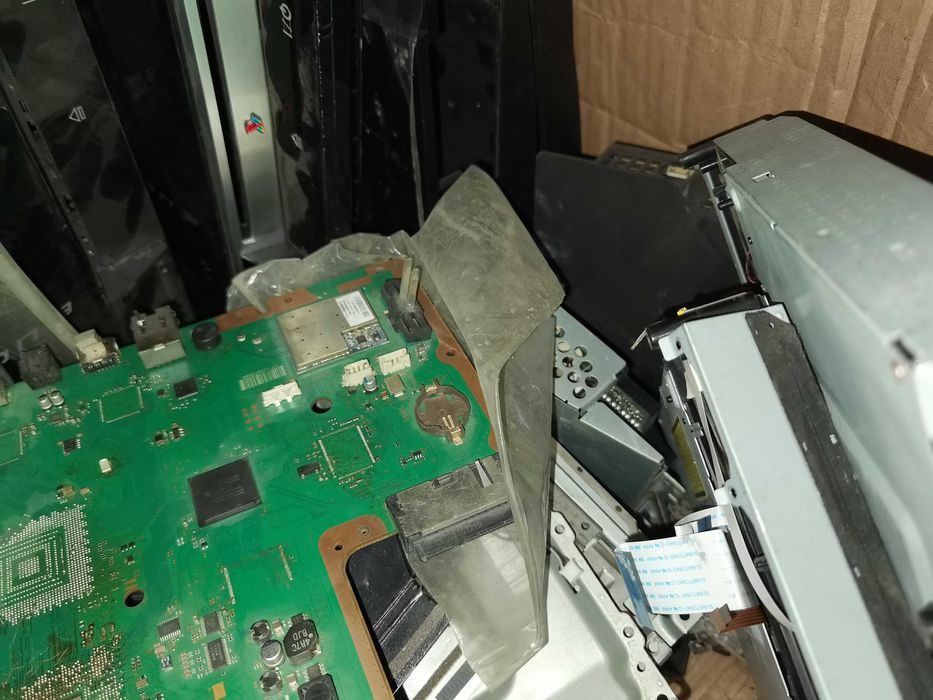 Продам PlayStation 3 FAT