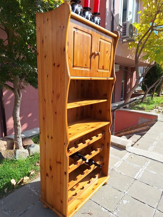 Трапезен бюфет от масивна дървесина