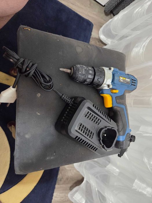 Filetanta Bormasina Masina de gaurit și înșurubat cu acumulator Workzone 10,8V Li-Ion