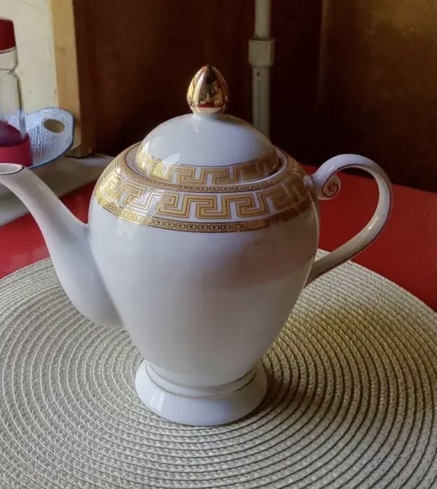 Продам Заварочный Чайник . Производство Япония 0,9 литр