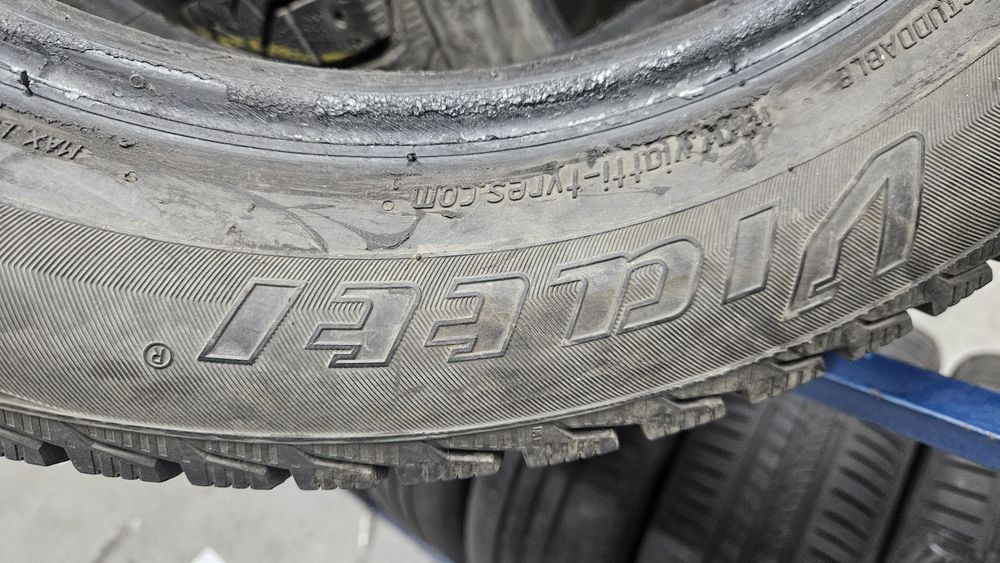 Продам пару шин 185/60/15