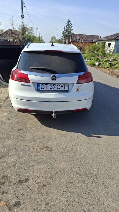 Vând Opel Insignia Sport Tourer , 2.0 CDTI- 160 HP, Cutie de viteza automata defecta ,prețul este negociabil la nr de telefon +40760773052