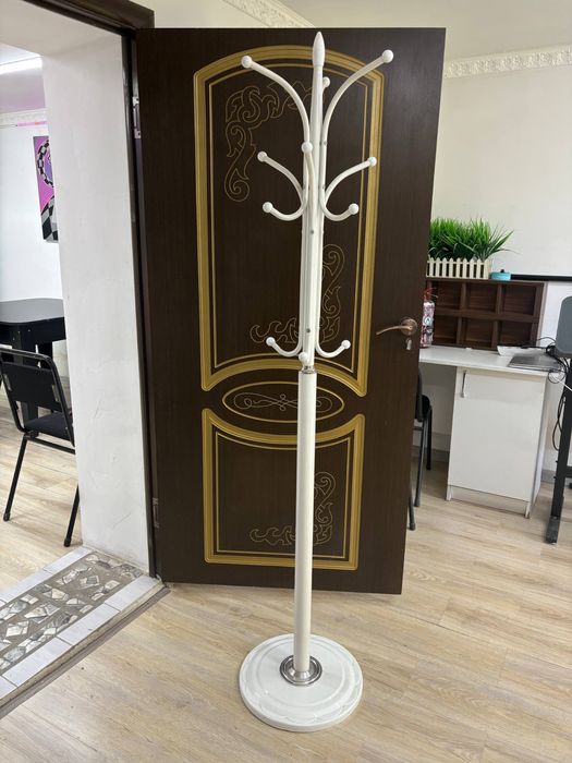 Вешелка напольная