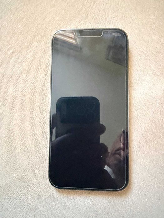 продавам айфон 13 про
