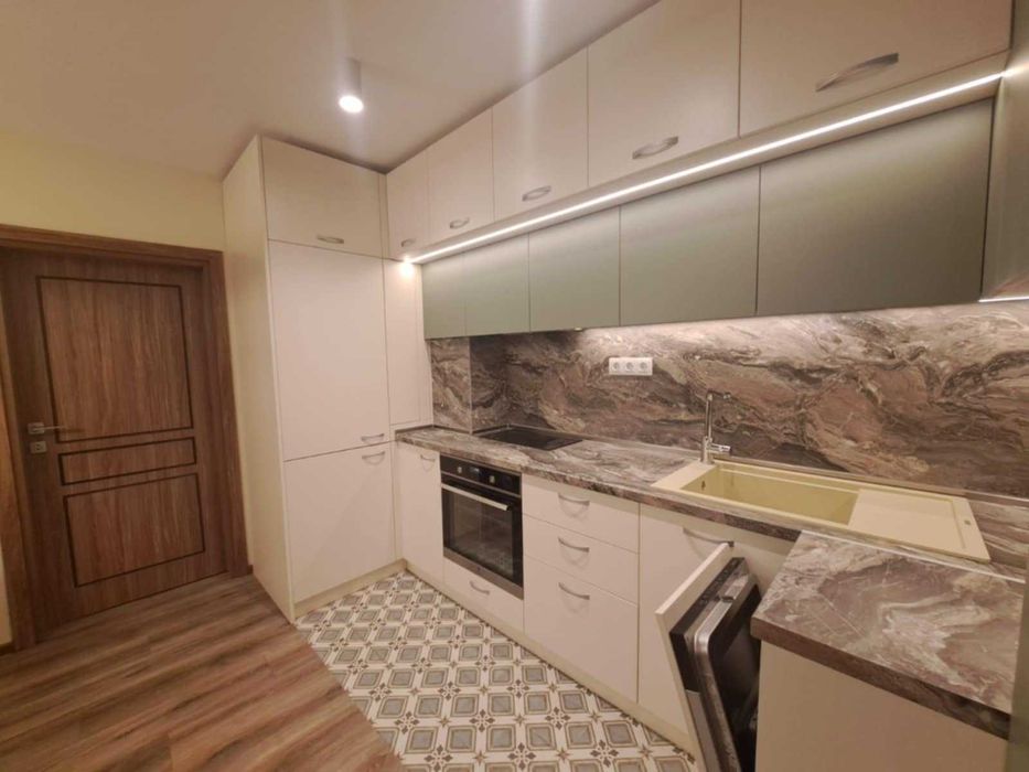 Дава се под наем Тристаен апартамент в София, Младост 1 - 75 кв.м за 699 € - Снимка #3