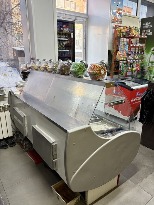 Продам холодилтную витрину