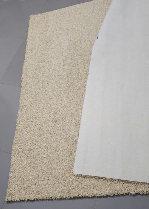 Ковер кремового цвета б/у 200×200