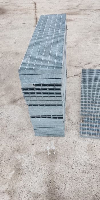 Vând gretare zincate sau trepte zincate