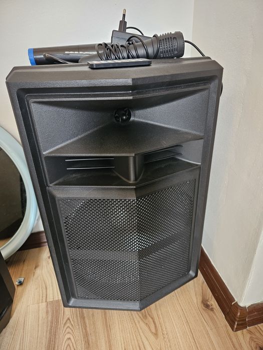 Vand boxa bluetooth cu microfon