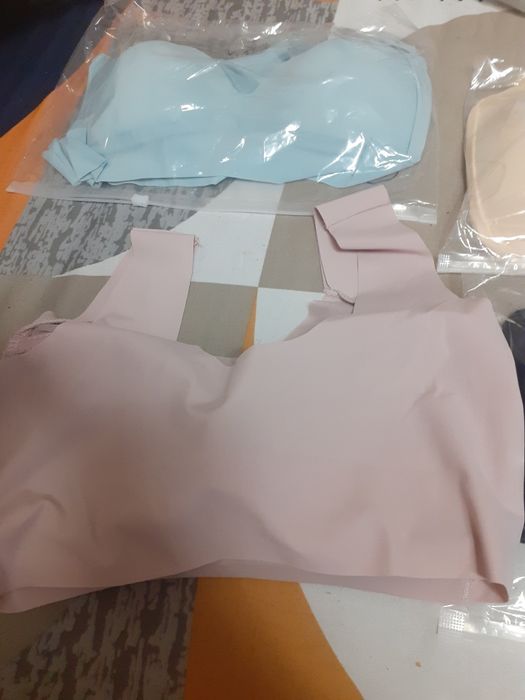 Bustiera de mai multe culori