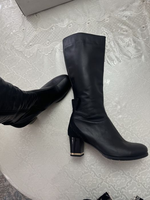 Продам кожанные сапоги