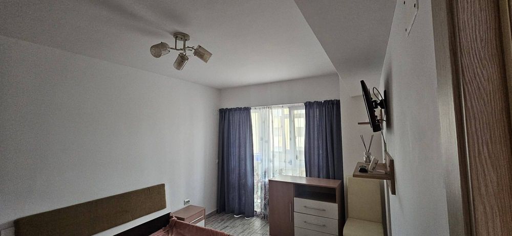 Închiriez apartament