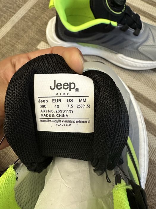 Продам новые кроссовки 38-39