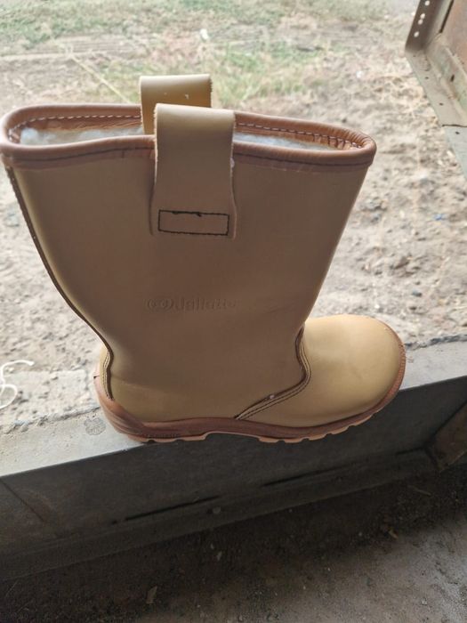 Продам safety сапоги