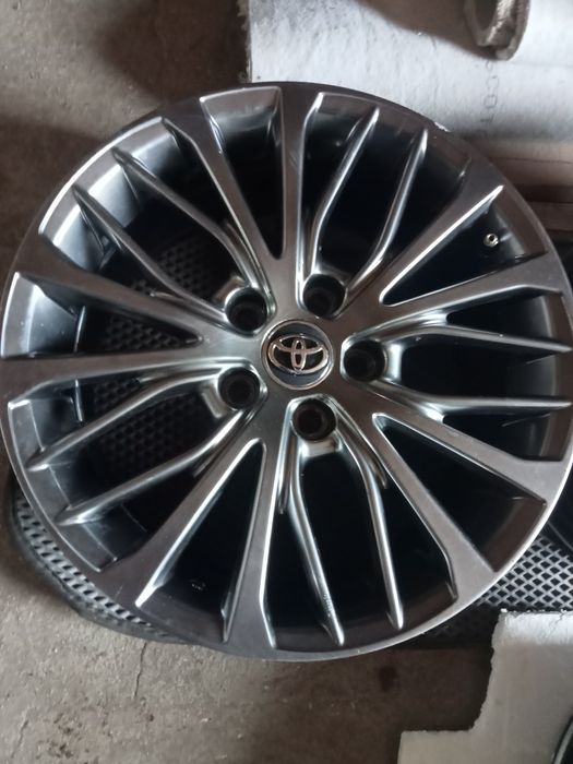 Титанки Тойота Камри 70 R17 оригинал.