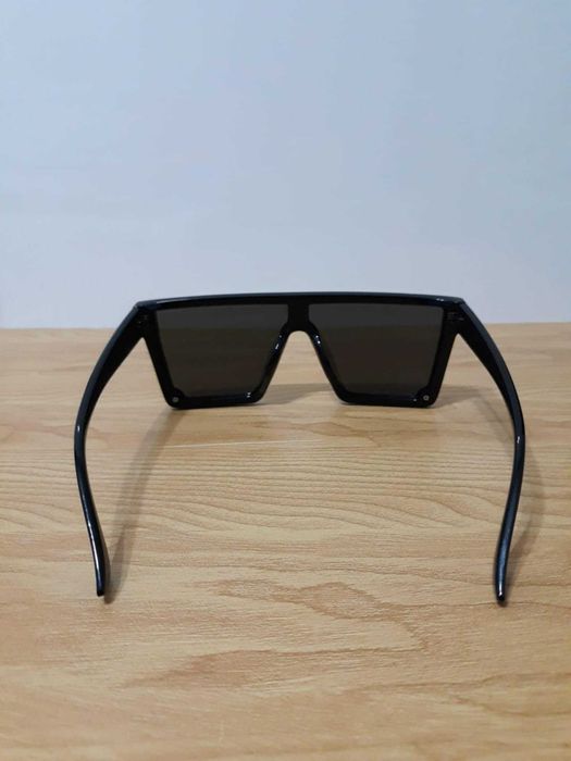 Ochelari de soare supradimensionați