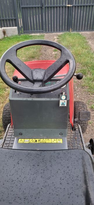 Tractoras de tuns iarba