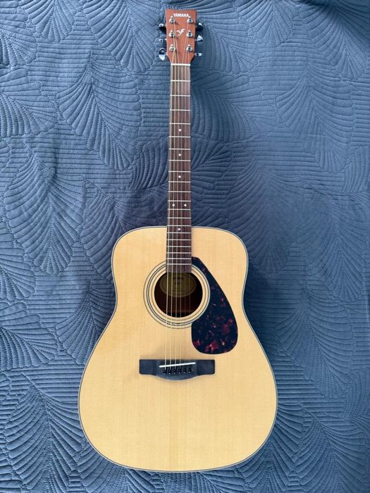 Гитара новая не разу не играли