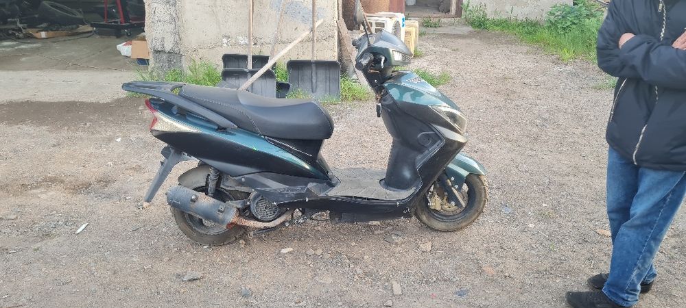 Продам скутер 150 кубов