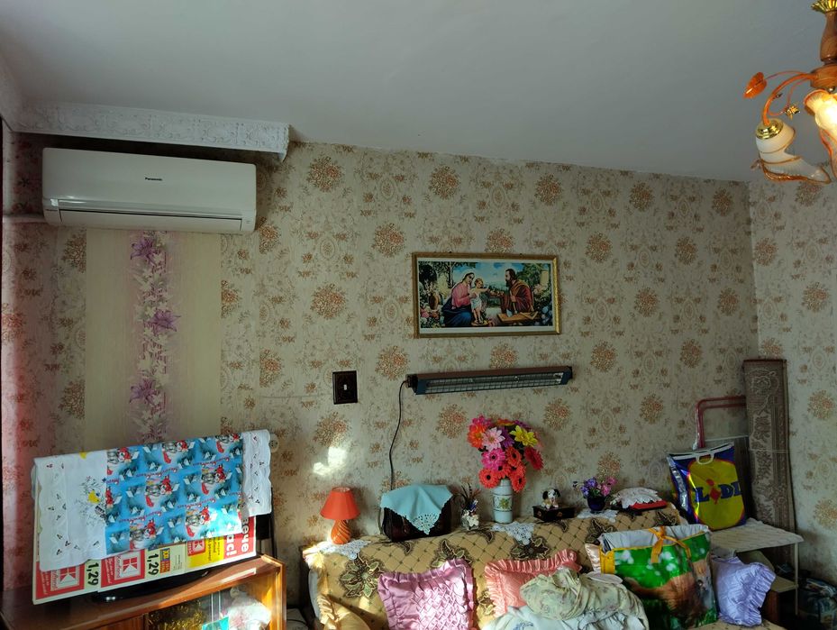 Продава разширена , вътрешна гарсонера