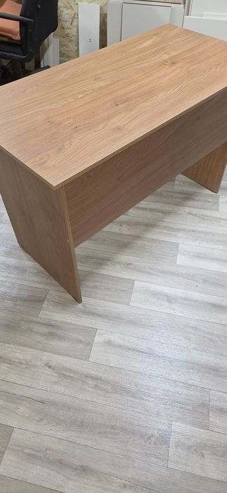 Продам столы новые цвета разные