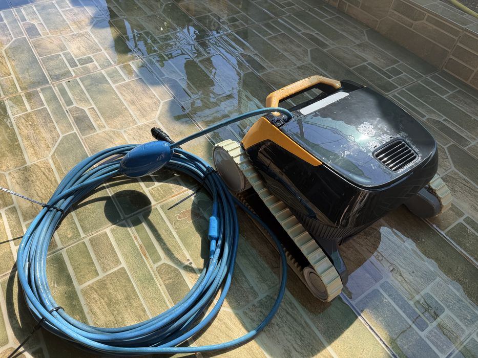 Dolphin E20 прахосмукачка за басейн