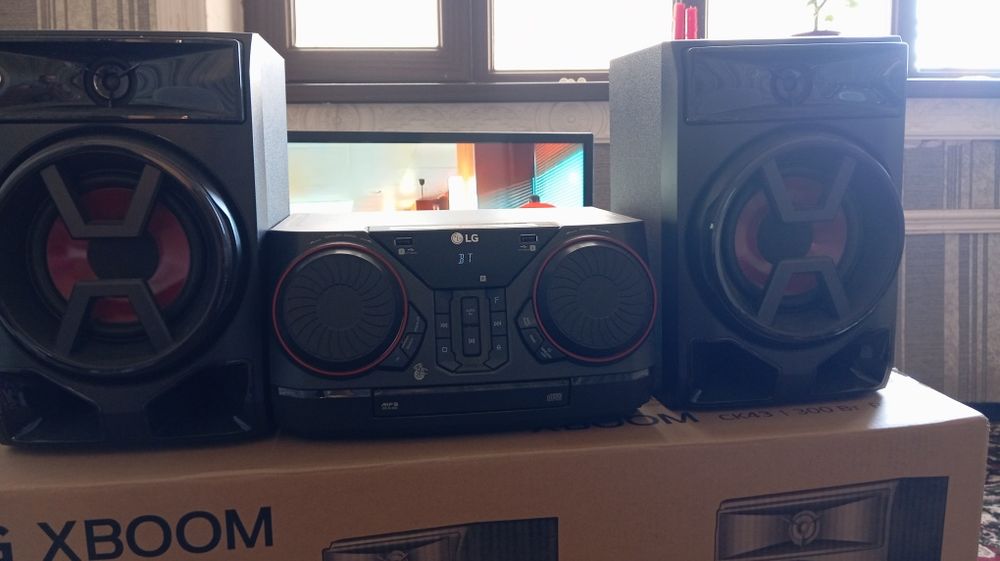LG XBOOM новый срочно продаю