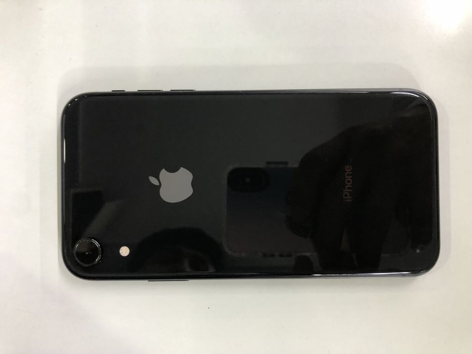 IPhone Xr. 128gb……….