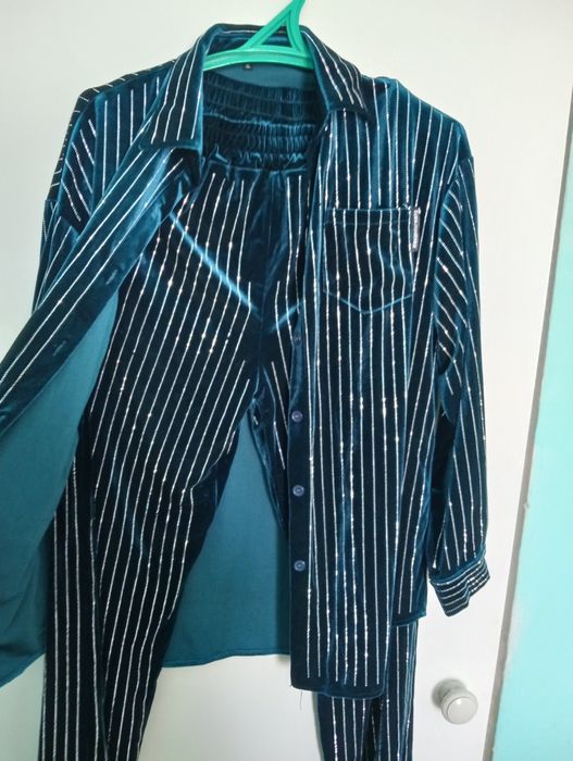 Продам срочно одежда