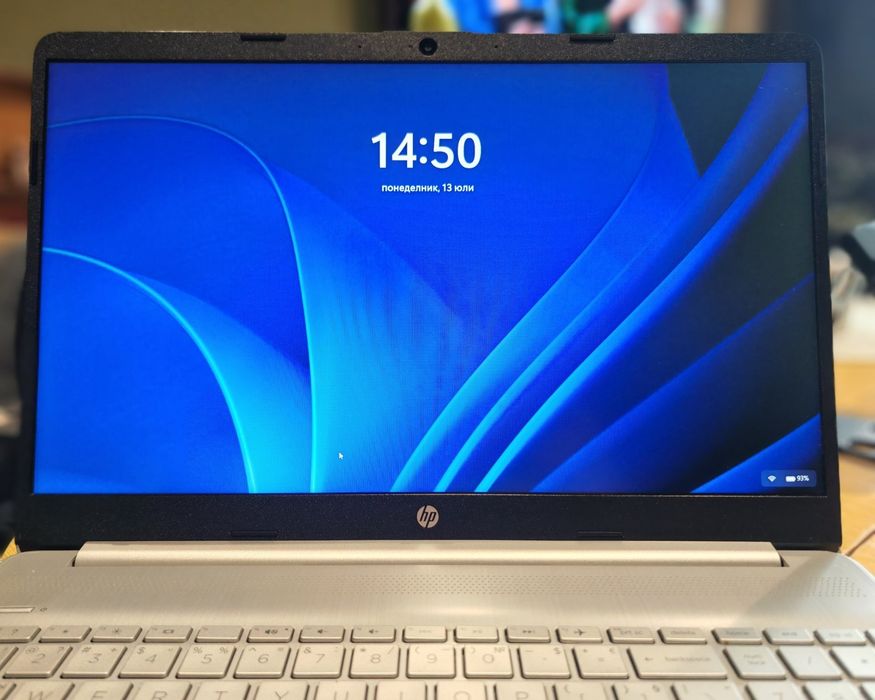 Лаптоп HP 15s (15.6") с Лицензиран Windows 11