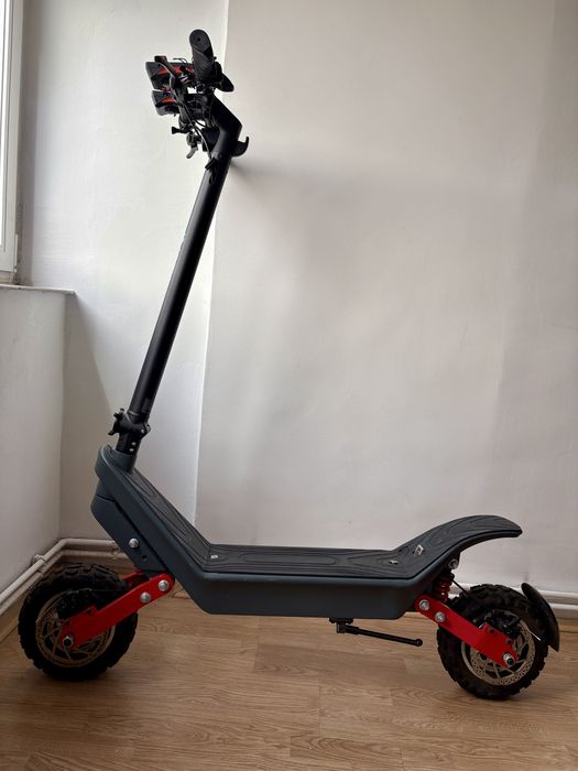 Trotinetă electrică ISEN X10 – 40 km/h, autonomie până la 100 km - ca NOUĂ