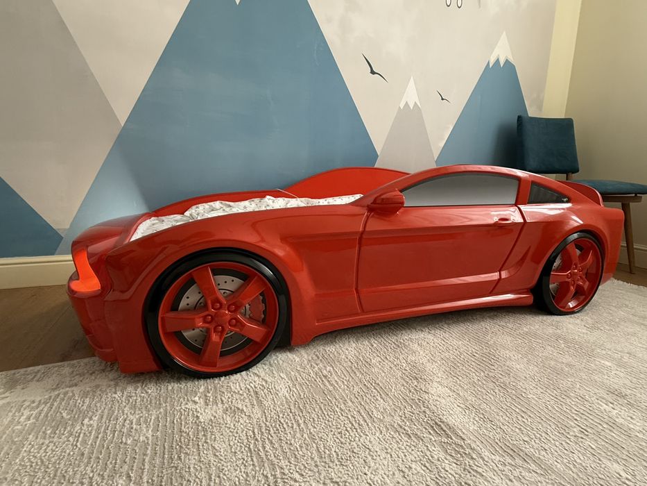 Продам кровать машина