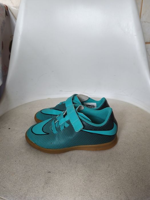 Vând ghete de fotbal  Nr  30, 31 și 33 aproape noi 100 lei perechea