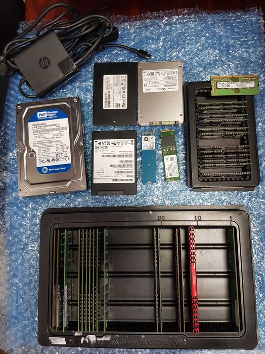 Vand orice componenta laptop/pc hdd/ssd/memorii ddr3/4/surse/pl video/pl baza/display/tastat/dell/hp/lenov/etc carcase noi sau sh/factura si garantie