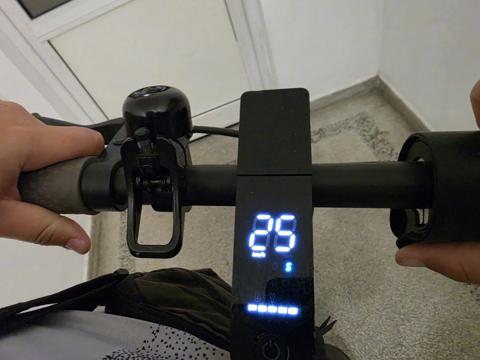 Продавам електрическа тротинетка Xiaomi Mi Electric Scooter 1S