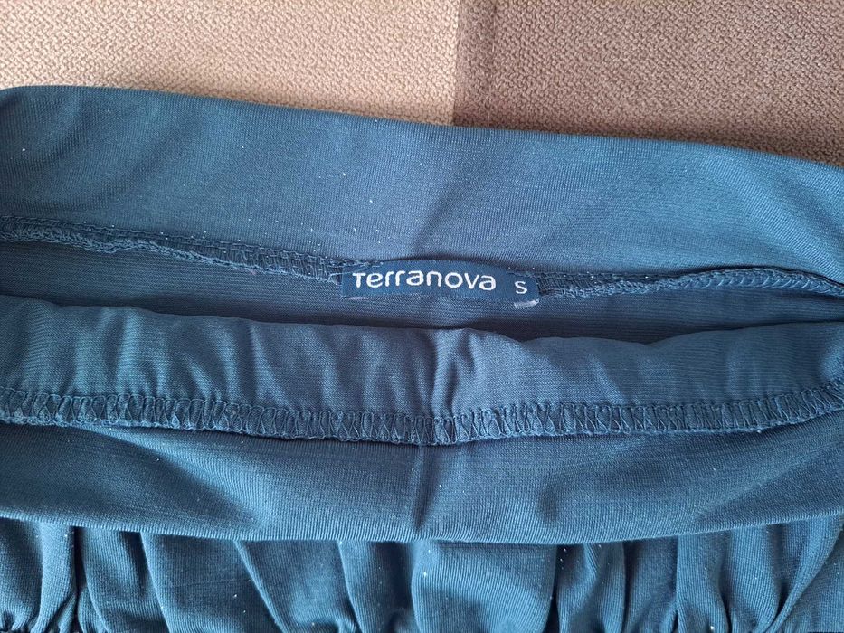 Rochie fără bretele Terranova. Cu sclipici