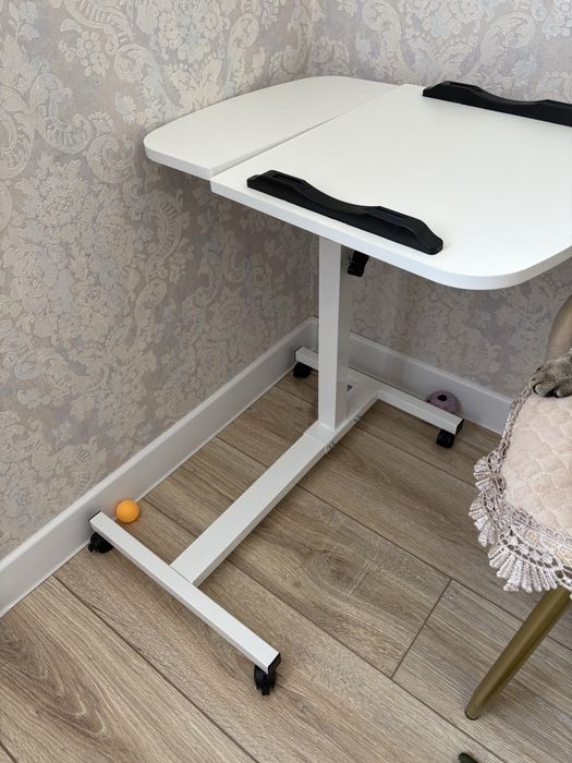 Продам срочно стол